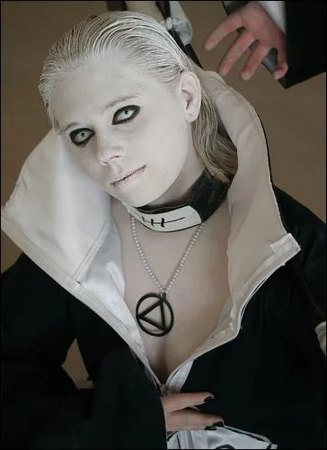 Membre de l'Akatsuki et grand croyant du Dieu Jashin, il est immortel mais fut vaincu par Shikamaru...