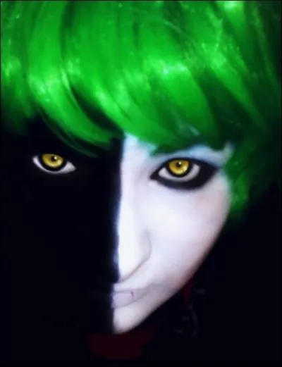 Personnage mystrieux de l'Akatsuki, il est constitu des gnes d'Hashirama Senju et peut crer des clones parasites...