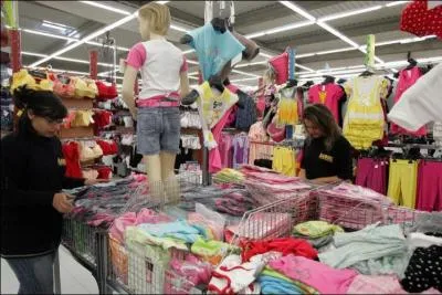 Concurrent de la Foire Fouille, ou de Gifi.