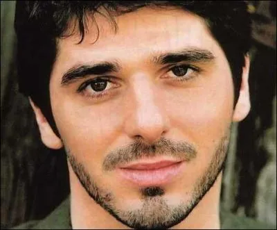 Chanson culte de Patrick Fiori avec ses paroles cultes du styles, moi, j'm'crase comme un voyou d'Alcatraz. Titanic, je coule  pic. Moi j'draille sur ton corps d'un bleu corail, etc...