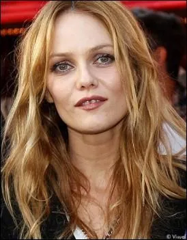 Vanessa Paradis nous contait l'histoire d'un mariage entre une toile et un lion.