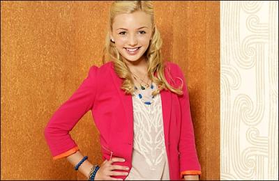 La blonde, souriante de cette photo n'est autre que...