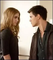 Que dit Jacob (dans le 4) quand il est seul avec Bella ?