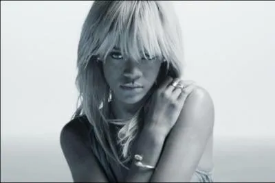 Avec qui est-elle en duo sur ce clip ?