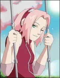 De quelle couleur sont les cheveux de Sakura ?