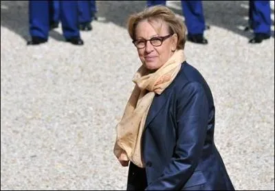 Elle est ministre de la rforme de l'Etat, de la dcentralisation et de la fonction publique, voici Madame ...