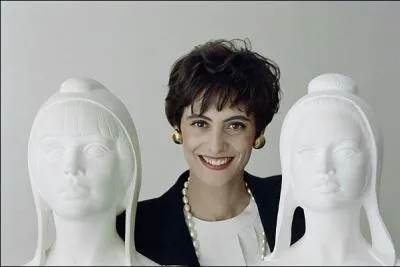 Une maison de haute-couture ne serait rien sans ses mannequins. Comment s'appelle celle qui fut l'grie de la maison Chanel dans les annes 80 et servit de modle pour le buste de Marianne en 1989 ?