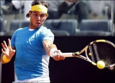 Quel est le muscle le plus contributif d'une frappe en  coup droit , au tennis ? (durant la phase visible sur la photo).
