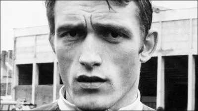 A jou avec Pel, Bobby Moore, Ardiles... . Michael Caine , Stallone ... dans un film en 81 ( A nous la victoire ) !