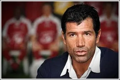 Champion de France en 1997 avec Monaco , est pass aussi  Auxerre , Bordeaux