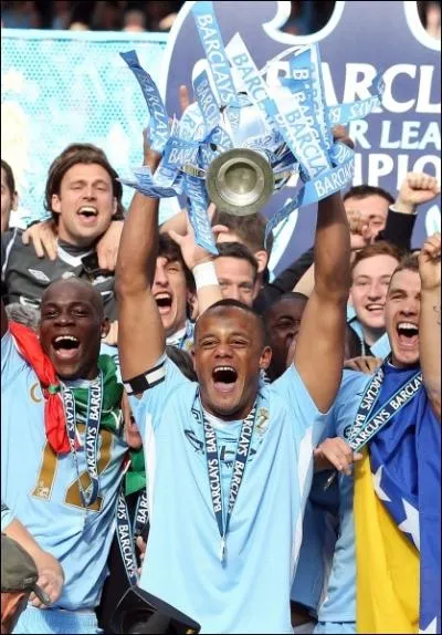 Celui ci est champion d'Angleterre cette anne avec Manchester City .