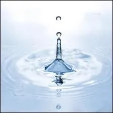Un point d'eau doit pouvoir fournir ?