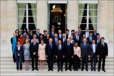 La suite , cd les ministres dlgus sont au nombre de :