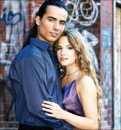 De quelle comdie musicale ces 2 chanteurs ont-ils fait parti ? Comment s'appellent-ils ?