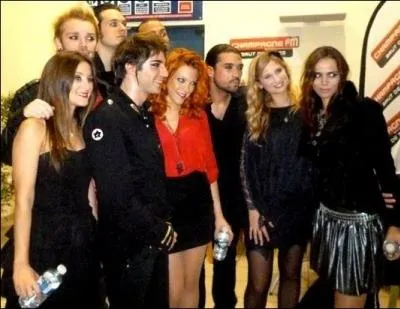 Quelles sont les deux comdies musicales sur cette photo ?