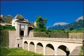 Fonde en 1693 par Vauban, elle est une place-forte destine  verrouiller les accs des valles de la Haute Durance et du Guil. Elle se situe dans le dpartement des Hautes-Alpes. Son nom est ...