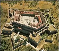 Vauban conoit cette place-forte en 1679  la suite du Trait des Pyrnes de 1659 et  la demande du roi Louis XIV. Cette commune se situe dans les Pyrnes-Orientales. Il s'agit de ...