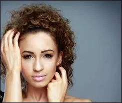 Qui sort avec Danielle Peazer ?