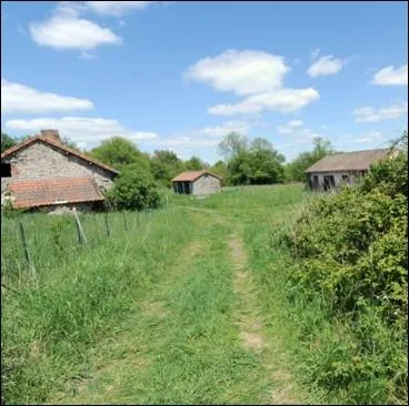 Le village de Courbefy  t vendu en entier aux enchres pour 520 000 euros  une socit amricaine. Dans quel dpartement franais se situe ce village ?