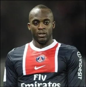 Quel joueur du Paris St Germain s'est retrouv hier en garde  vue pour dfaut de permis de conduire ?