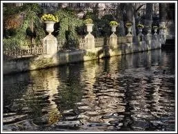 Mon 1er, le temps le fait 
Mon 2e, le rock le fait 
Mon 3e, le Diable le fait 
Mon tout est une grande ville française.