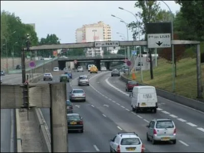 O se situe la porte des Lilas  Paris ?