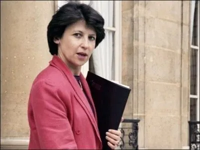 Elle a t Ministre du Travail, de l'Emploi et de la Formation professionnelle , voici Madame ...