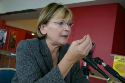 Elle a t Ministre de la Jeunesse et des Sports , voici Madame ...