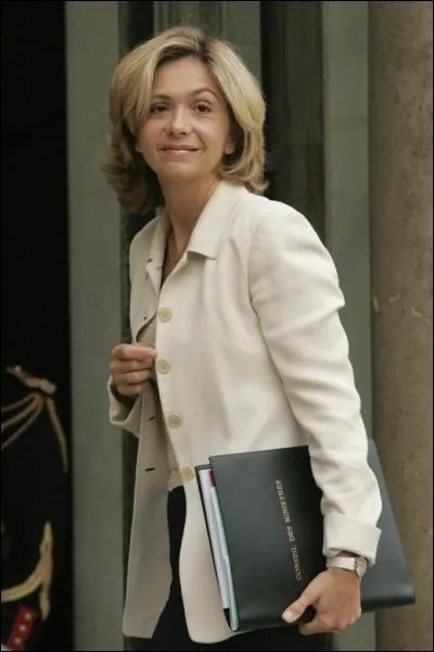 Elle a t Ministre de l'Enseignement suprieur et de la Recherche Ministre du Budget, des Comptes publics, voici Madame ...