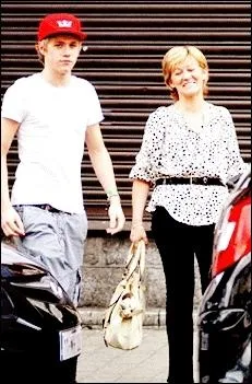 Qu'achte Niall  sa mre aprs tre devenu riche et clbre ?