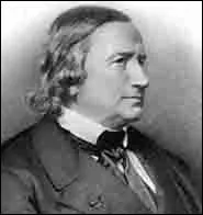 Charles Trenet a chant : ´J´aime le son du cor le soir au fond des bois / Soit qu´il chante les pleurs de la biche aux abois / Ou l´adieu du chasseur que l´cho faible accueille ... ´