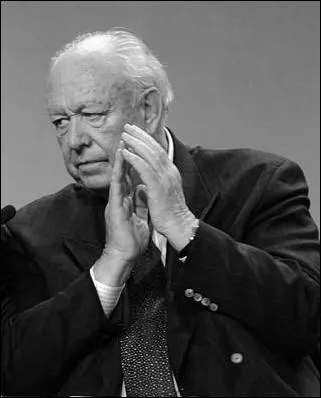 Il a t Ministre de l'Amnagement du territoire, de la Ville et de l'Intgration , voici ... .