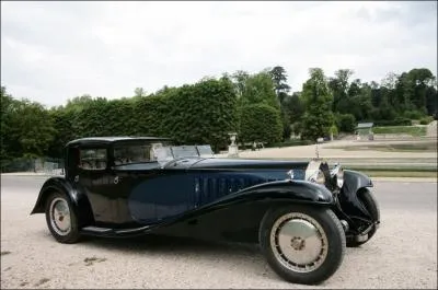 A combien d'exemplaires fut construite la mythique Bugatti Royale , summum du luxe automobile de tous les temps ?