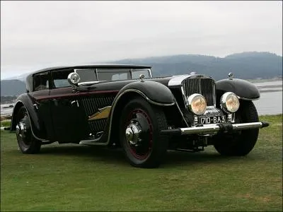 Connaissez vous cette voiture des annes 30 ? c'est une marque franaise aux dimensions spectaculaires mais  l'histoire phmre et c'est la :