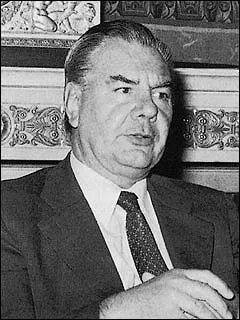 Il a t Ministre de l'Industrie, du Commerce et de l'Artisanat , voici ...