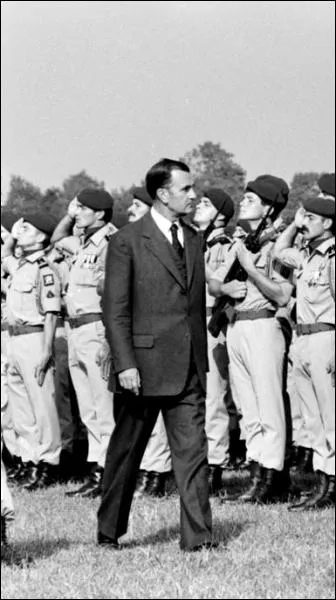 Il a t Ministre de la Dfense , voici ...