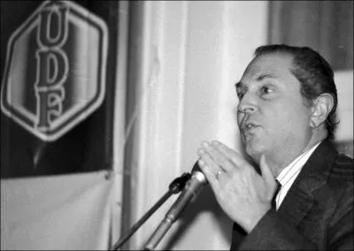 Il a t Ministre de l'industrie et de la recherche , voici ...