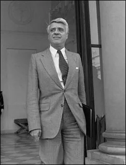 Il a t Ministre charg des Relations avec le Parlement , voici ...