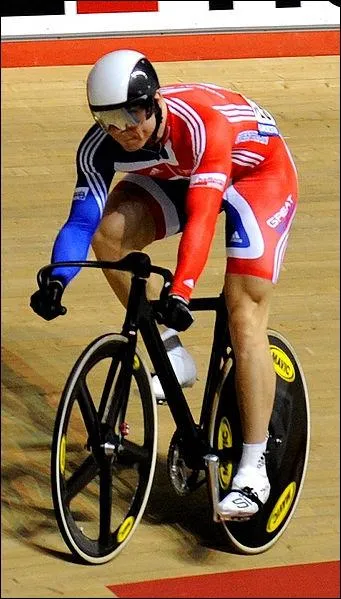 Il sera chez lui sur la piste .