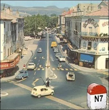 Dans quelle cit de la Drme s'arrtait-on pour faire provisions de son emblmatique spcialit ?