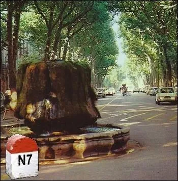 Arrive dans cette ville des Bouches-du Rhne, la cit du Roy Ren aux nombreuses fontaines ... .