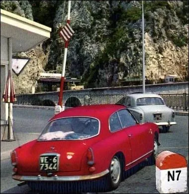 Enfin arrive au poste frontire de Menton aprs un long priple de ... .