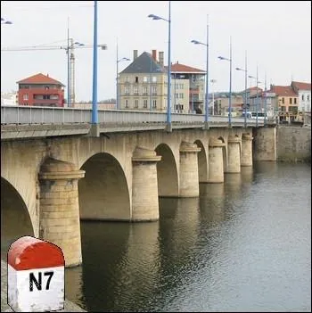 La Loire tait de nouveau franchi par la nationale  ... .