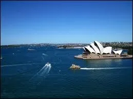 Paris - Sydney, c'est en avion 17 000 km ! Et si l'envie vous prenait d'y aller  l'ancienne mode, c'est  dire en bateau, il vous faudrait... ?