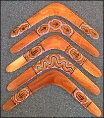On connat bien l'arme particulire  l'Australie qu'est le boomerang. Il y a les modles  2 pales (photo), et  3 ou 4 pales. Lesquels sont ceux qui reviennent le + facilement mais vont moins loin ?