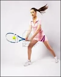 Parmi ces sports, lequel ne se joue pas avec des raquettes ?