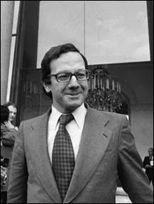 Il a t Ministre des dpartements et territoires d'outre-mer , voici ... .