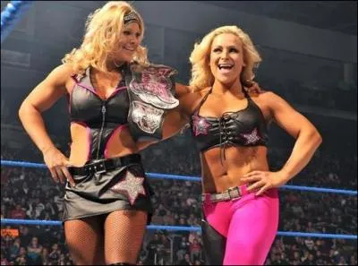 Natalya unira ses forces  celles de Beth Phoenix dans la team :