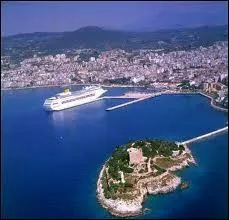 Édouard Balladur (homme politique français) est natif de ce port turc :