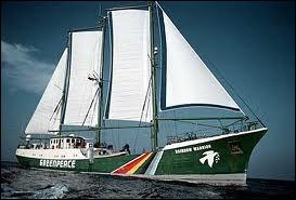 En juillet 85, les services secrets français de la DGSE faisaient sauter le Rainbow Warrior de Greenpeace dans le port...
